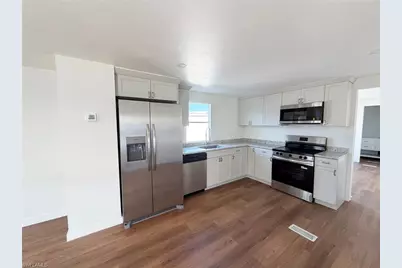 815 Cape Haze Ln E, Naples, FL 34104 - Photo 3