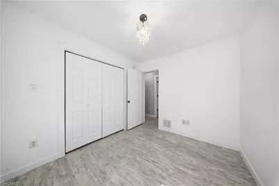 286 Leawood Cir, Naples, FL 34104 - Photo 15