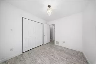 286 Leawood Cir, Naples, FL 34104 - Photo 15