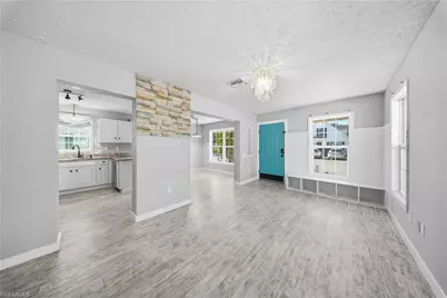 286 Leawood Cir, Naples, FL 34104 - Photo 5