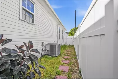 286 Leawood Cir, Naples, FL 34104 - Photo 29