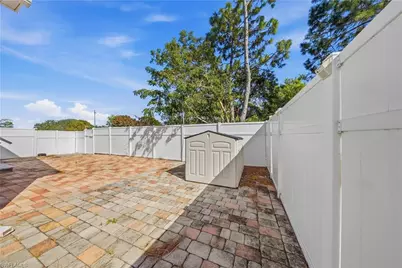 286 Leawood Cir, Naples, FL 34104 - Photo 27