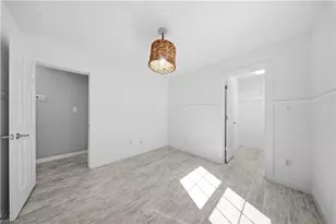 286 Leawood Cir, Naples, FL 34104 - Photo 17