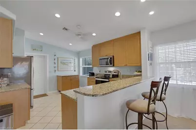 7581 Cameron Cir, Fort Myers, FL 33912 - Photo 9