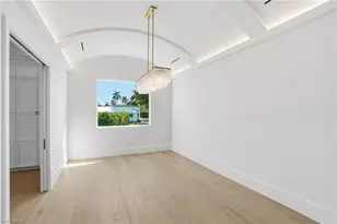 623 Park Shore Dr, Naples, FL 34103 - Photo 5