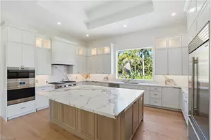 623 Park Shore Dr, Naples, FL 34103 - Photo 9