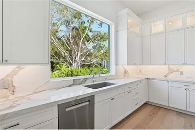 623 Park Shore Dr, Naples, FL 34103 - Photo 11