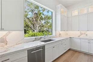 623 Park Shore Dr, Naples, FL 34103 - Photo 11