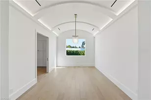 623 Park Shore Dr, Naples, FL 34103 - Photo 7