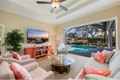 637 Shoreline Dr, Naples, FL 34119 - Photo 9