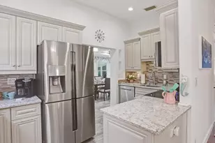 784 11th St N, Naples, FL 34102 - Photo 9