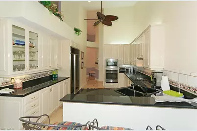 267 Colonade Cir #2704, Naples, FL 34103 - Photo 9