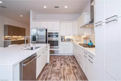 8034 Signature Club Cir #7-201, Naples, FL 34113 - Photo 9