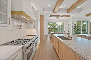 570 Harbour Dr, Naples, FL 34103 - Photo 15