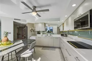 5555 Heron Point Dr, Naples, FL 34108 - Photo 9