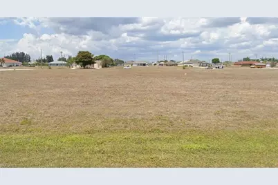 605 NE 15th Ter, Cape Coral, FL 33909 - Photo 1