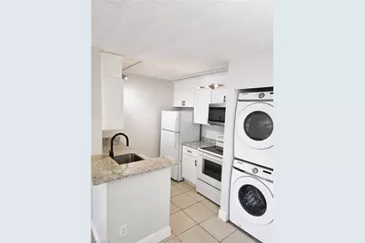 142 Santa Clara Dr #5, Naples, FL 34104 - Photo 3