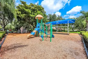 2033 Crestview Way, Naples, FL 34119 - Photo 21