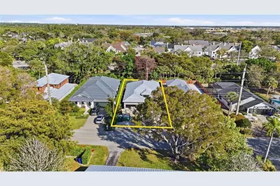 1050 13th St N, Naples, FL 34102 - Photo 1