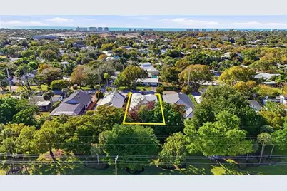 1050 13th St N, Naples, FL 34102 - Photo 3