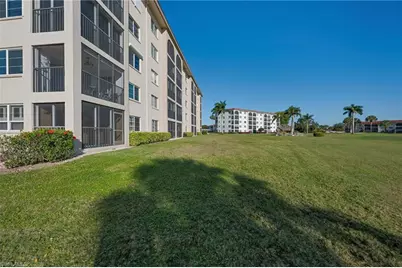 57 High Point Cir W #403, Naples, FL 34103 - Photo 15