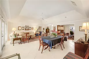 712 Pine Creek Ln, Naples, FL 34108 - Photo 5