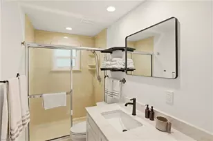 1159 Holiday Ln E, Naples, FL 34104 - Photo 29