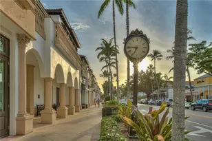 675 Wiggins Lake Dr, Naples, FL 34110 - Photo 47