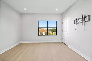 7841 Bristol Cir, Naples, FL 34120 - Photo 23