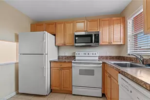 225 Turtle Lake Ct, Naples, FL 34105 - Photo 9