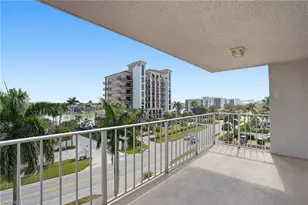 10691 Gulf Shore Dr, Naples, FL 34108 - Photo 13