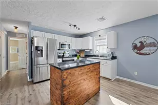 150 Leawood Cir, Naples, FL 34104 - Photo 5