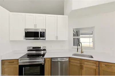 410 SE 7th St, Cape Coral, FL 33990 - Photo 17