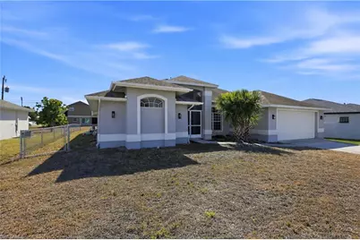 410 SE 7th St, Cape Coral, FL 33990 - Photo 5