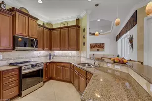 383 Cypress Way W, Naples, FL 34110 - Photo 7