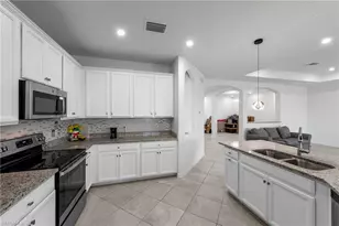 3257 Altimira Dr, Fort Myers, FL 33905 - Photo 9