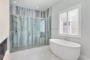 9252 Cayman Dr, Naples, FL 34114 - Photo 29