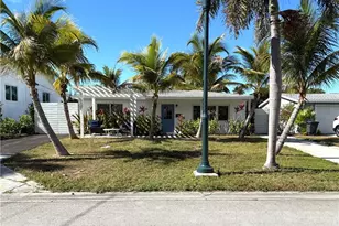 555 14th St N, Naples, FL 34102 - Photo 1