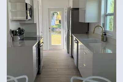 555 14th St N, Naples, FL 34102 - Photo 15