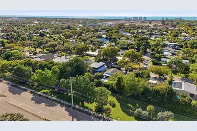 1070 13th St N, Naples, FL 34102 - Photo 11