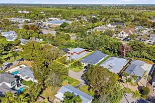 1070 13th St N, Naples, FL 34102 - Photo 1