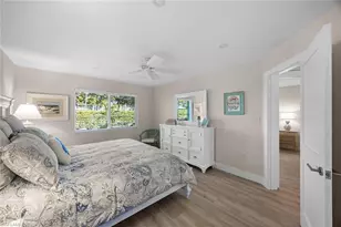 350 Harbour Dr, Naples, FL 34103 - Photo 15