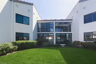 613 Beachwalk Cir, Naples, FL 34108 - Photo 21