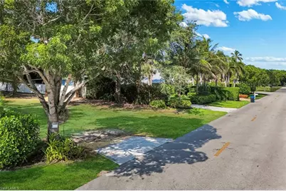 760 1st Ave N, Naples, FL 34102 - Photo 3