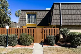 4053 Sandlewood Ln, Fort Myers, FL 33907 - Photo 9