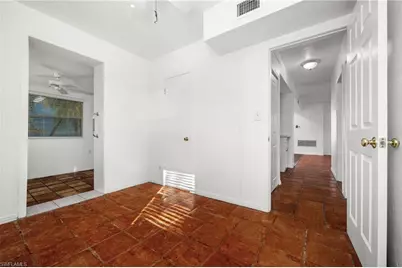 715 10th St N, Naples, FL 34102 - Photo 9