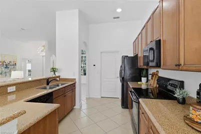 14145 Creek Ct, Fort Myers, FL 33908 - Photo 11