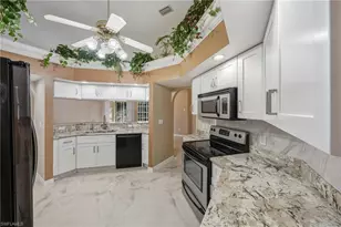 128 Heritage Way, Naples, FL 34110 - Photo 11