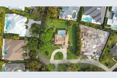 690 Murex Dr, Naples, FL 34102 - Photo 1