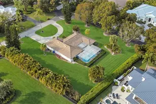 690 Murex Dr, Naples, FL 34102 - Photo 3